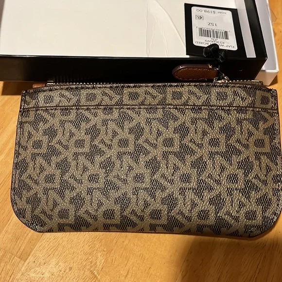🛍️🏆Host Pick🏆 #793 NWT DKNY Wallet - Picture 4 of 13